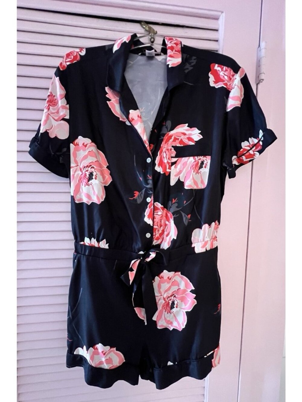 VICTORIA'S SECRET Romper Size L Floral Button Front Coral Pink Black Pockets